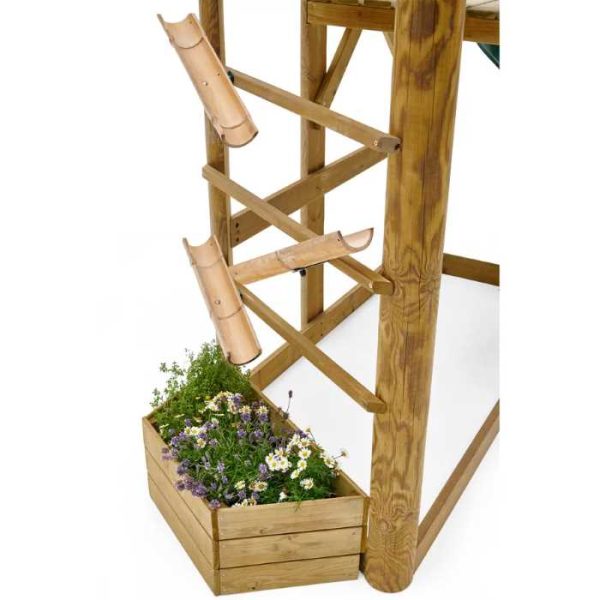 Wasserleiter aus Holz mit Blumenkasten darunter